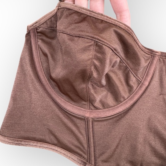 SKIMS Shimmering Corset Bra - Picture 2 of 14